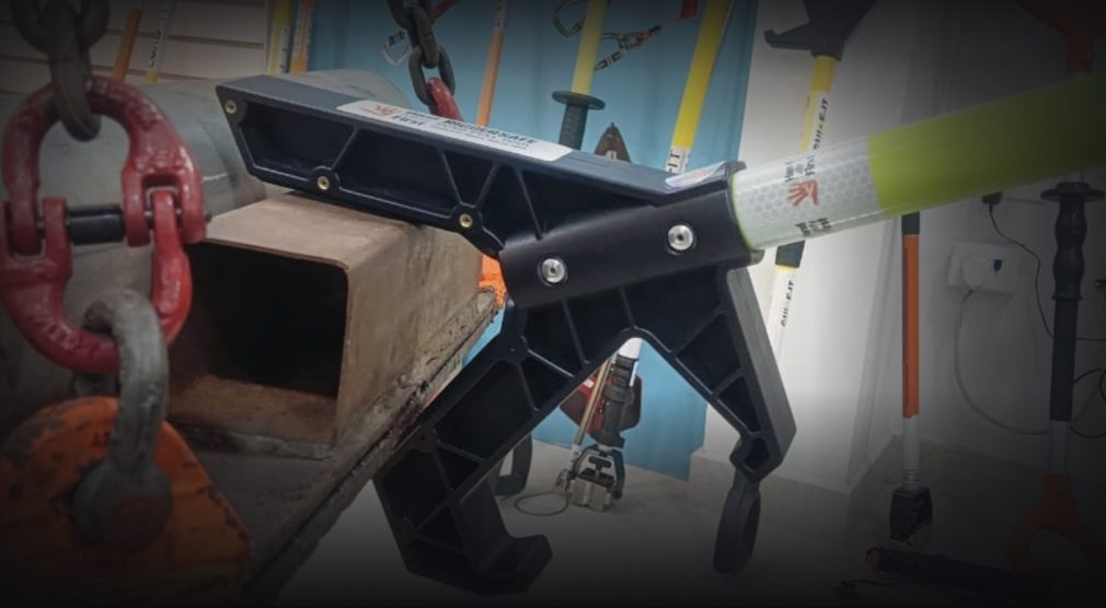 RiggerSafe® Y-fork head positioned against a steel beam in a rigging yard
